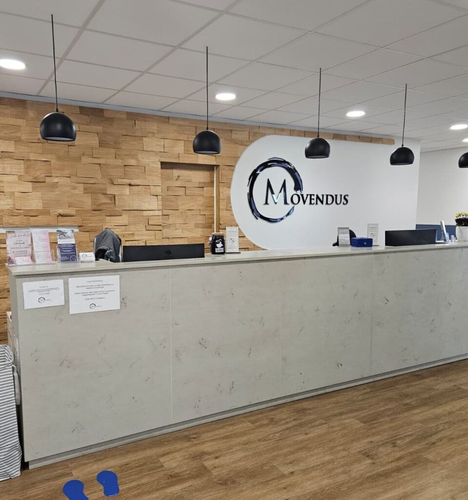 Eingangsbereich und Empfang MOVENDUS Physiotherapie & Osteopathie Kaltenkirchen